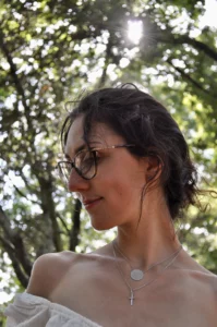 Portrait de Maud LENOIR dans la fôret